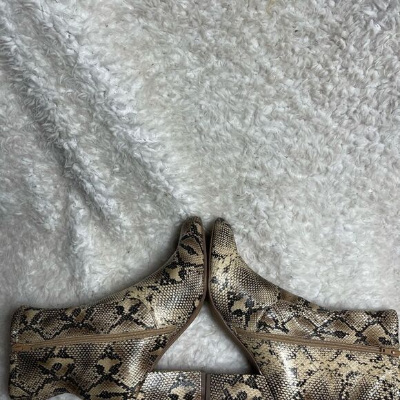 Delicious UNDER Chunky Heel Ankle Boots faux leather NATURAL PYTHON print SZ10 - Picture 5 of 8